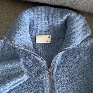 Aritzia Wilfred Gwyneth half zip sweater, pretty blue, size small.